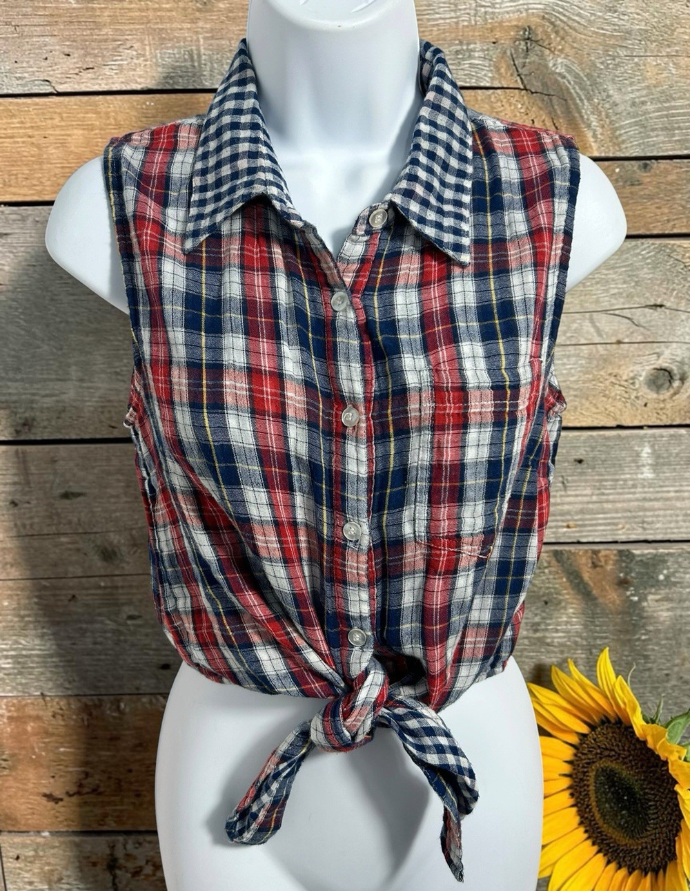 Women's Love Tree Plaid Button Front Crop Shirt Sz M Sleeveless Top Western
